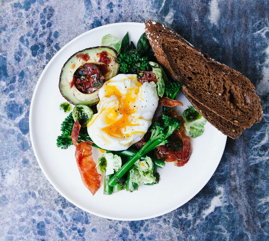 ¿Cómo afectan las grasas y las proteínas en la glucemia y qué es la unidad grasa proteína (UGP)?
